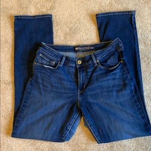 Women’s Stretchy straight jeans